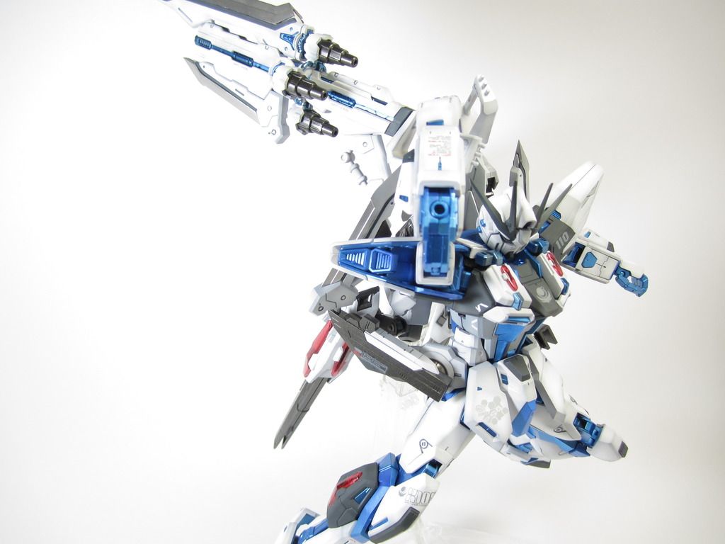 งาน Build Custom: จงฟันให้ขาดสิ้นทุกอย่าง Strike Gundam Schneider โดย Dutch00