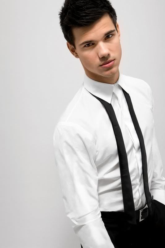 LAUTNER-taylor-lautner-30406517-533-800.jpg